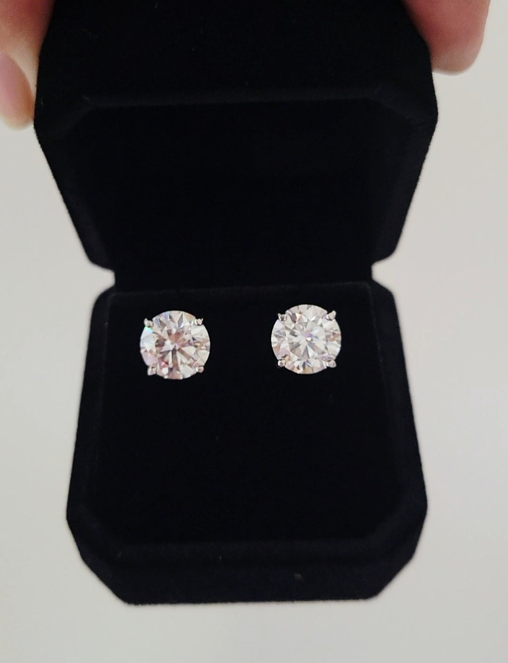 New 6ct Certified Moissanite Stud Earrings