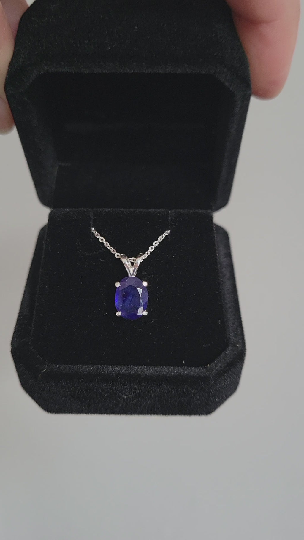 New 2ct Natural Blue Sapphire Pendant with a chain