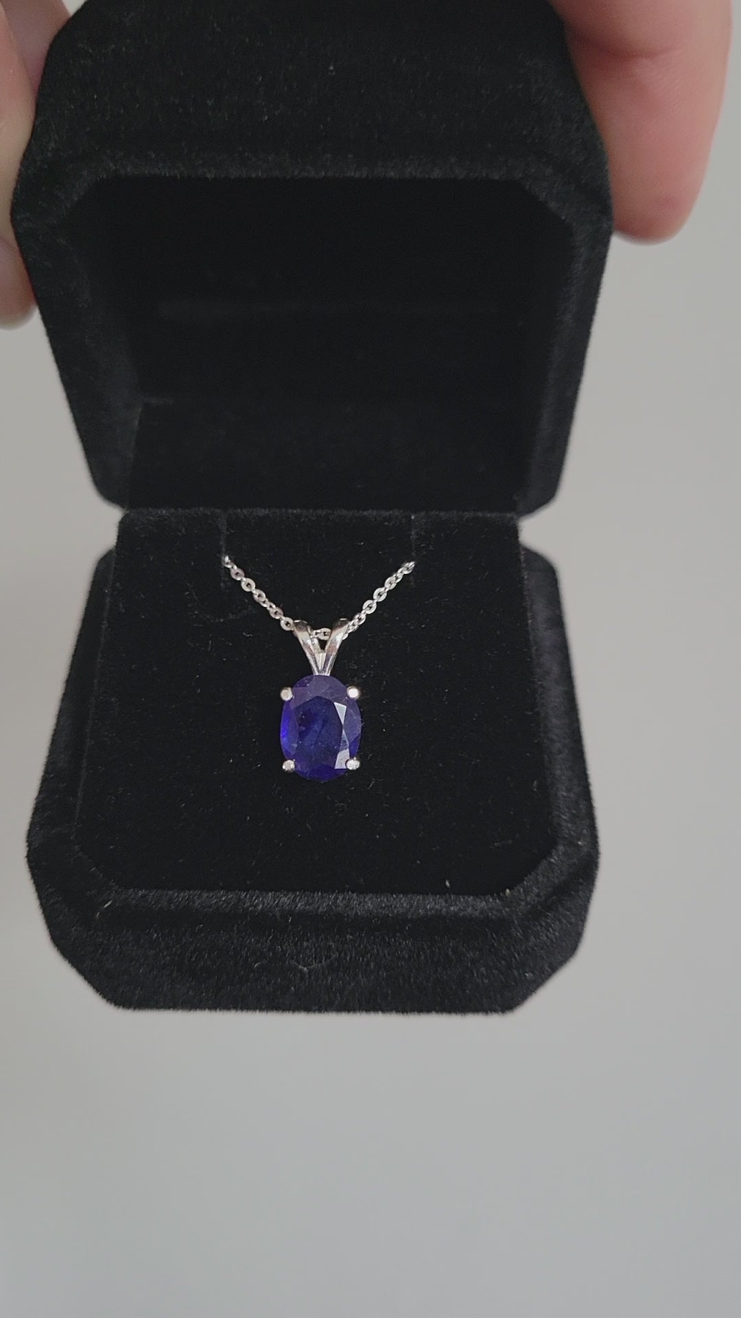 New 2ct Natural Blue Sapphire Pendant with a chain