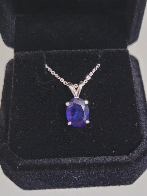 New 2ct Natural Blue Sapphire Pendant with a chain