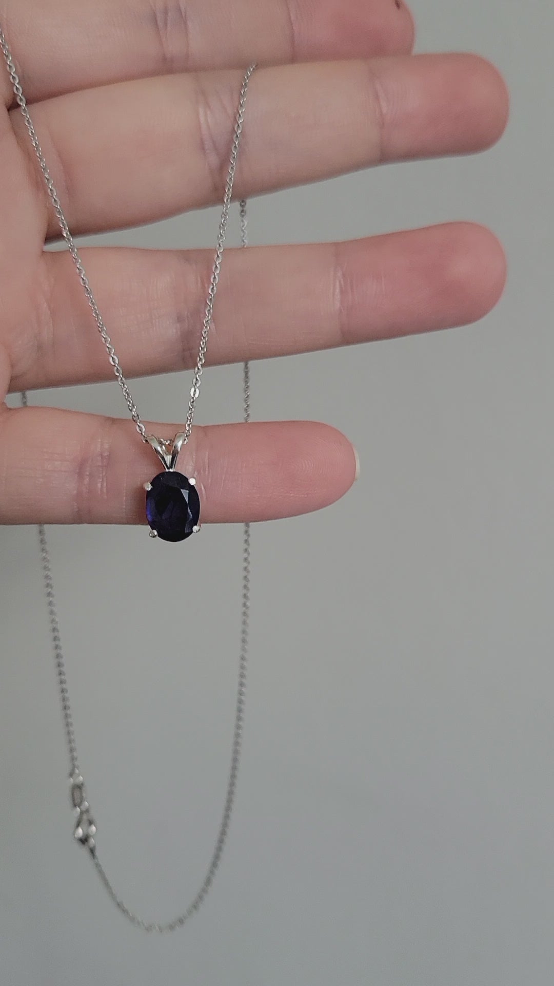 New 2ct Natural Blue Sapphire Pendant with a chain