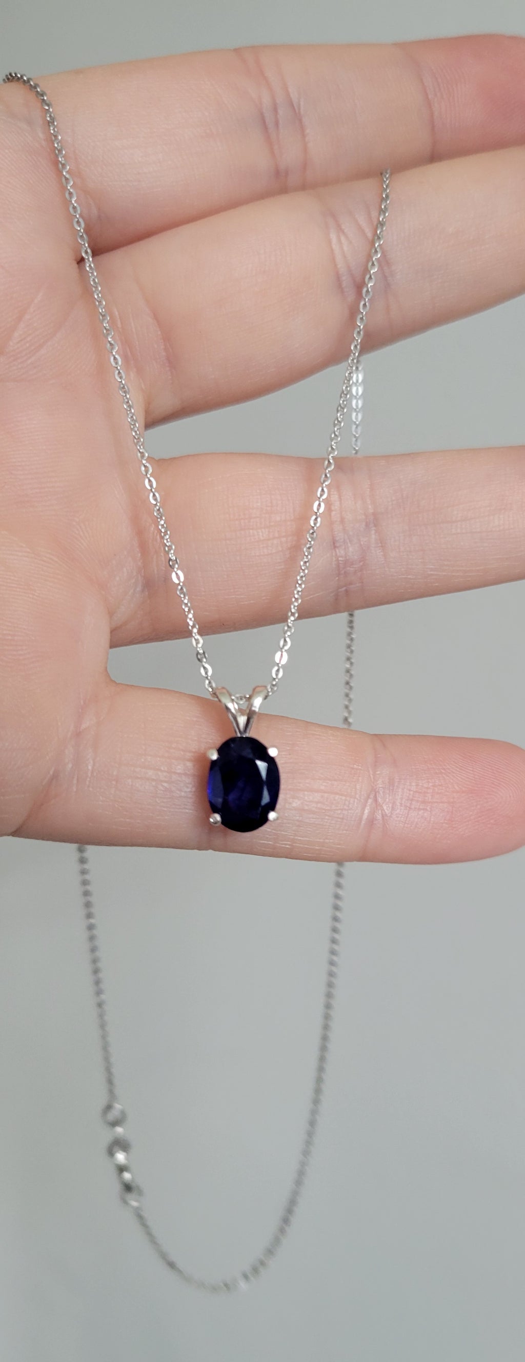 New 2ct Natural Blue Sapphire Pendant with a chain