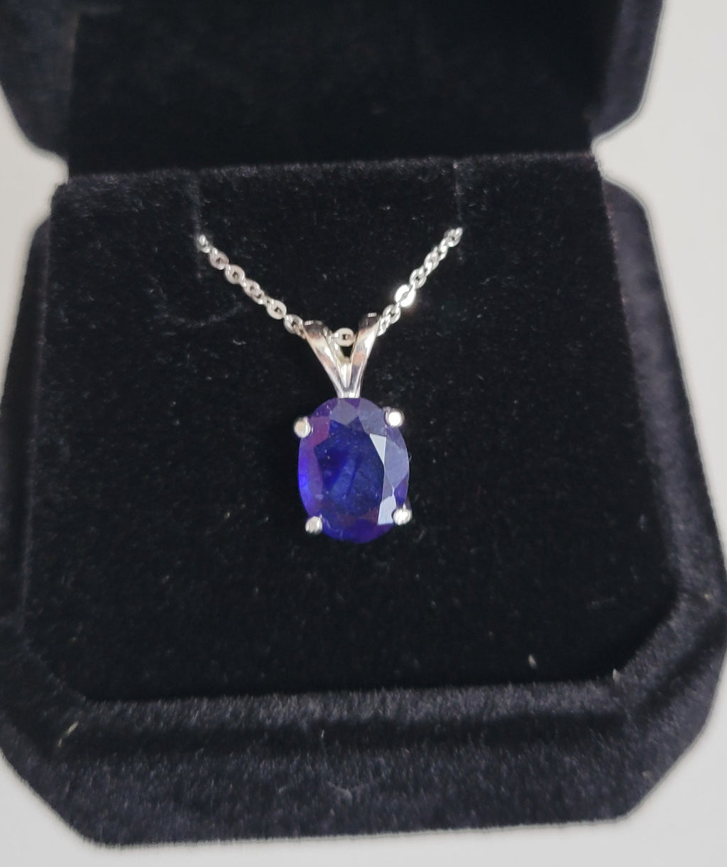 New 2ct Natural Blue Sapphire Pendant with a chain