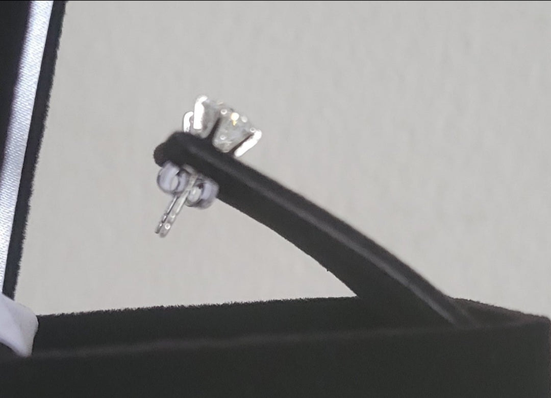 New 2ct Certified Moissanite Stud Earrings