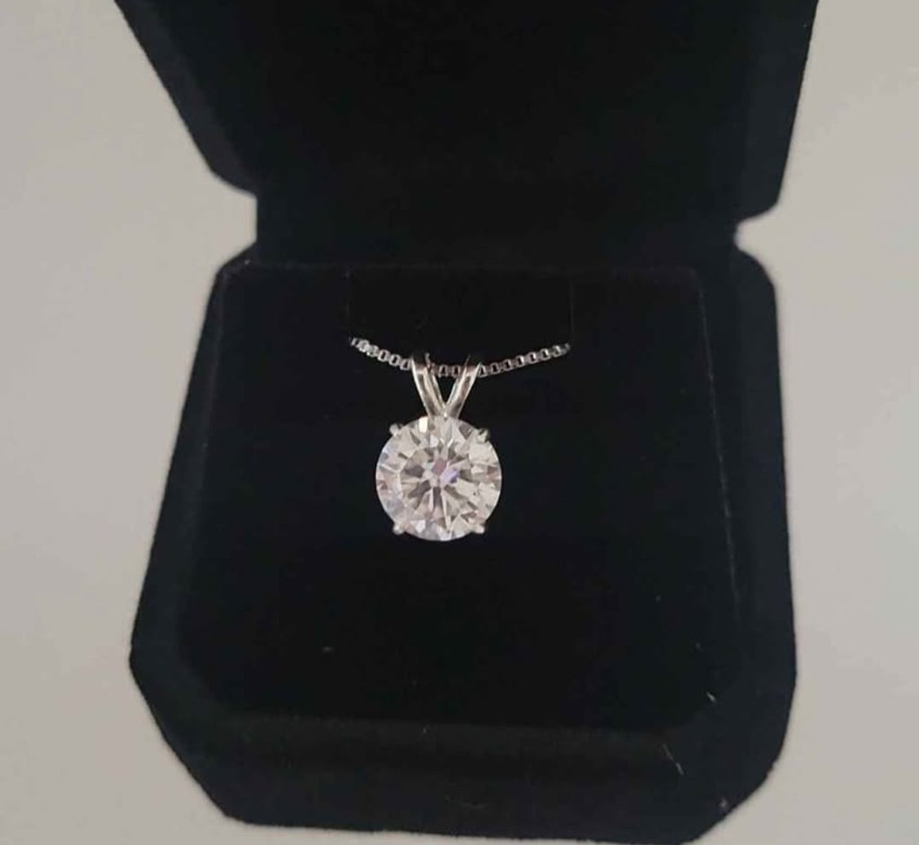 New 3ct Certified Moissanite Pendant With A Chain!
