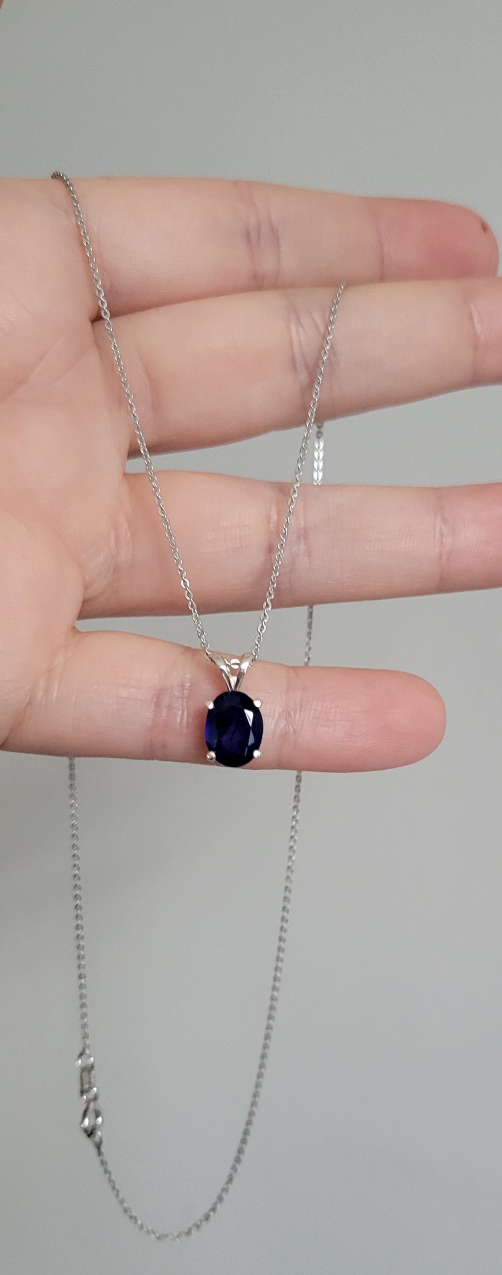 New 2ct Natural Blue Sapphire Pendant with a chain