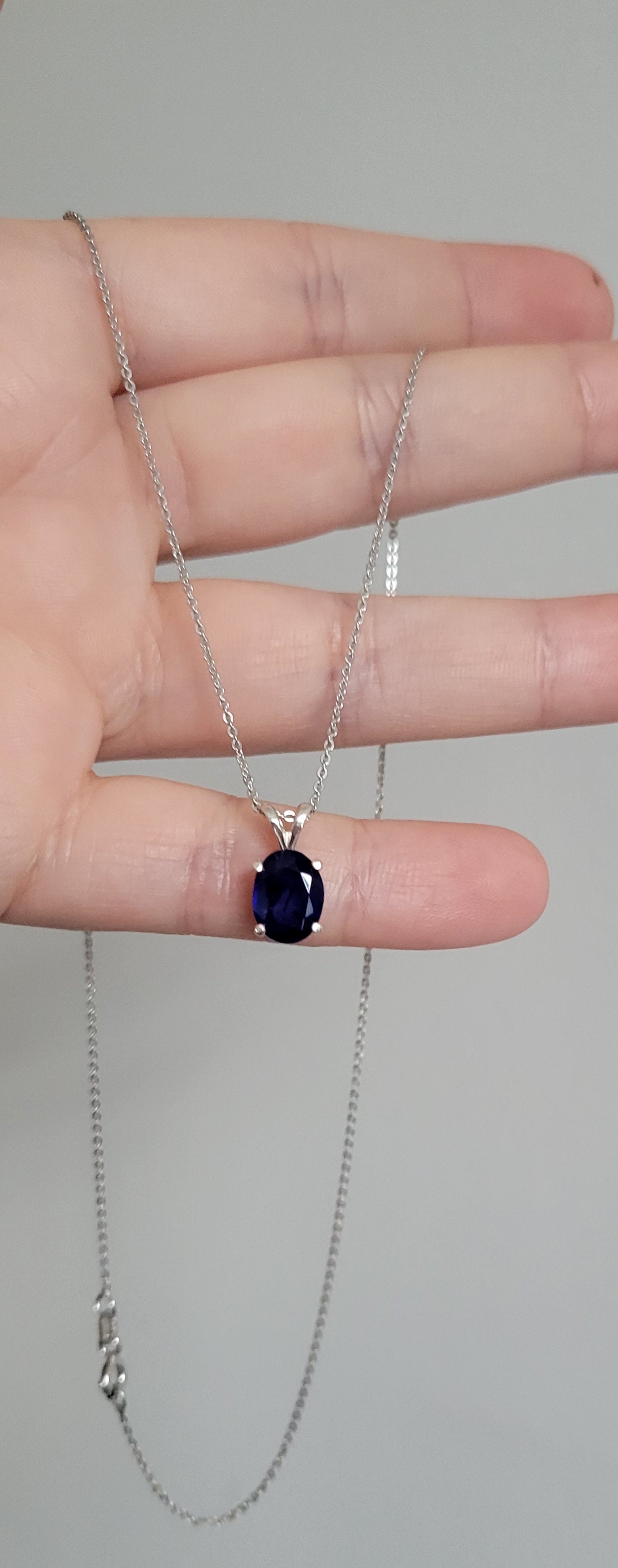 New 2ct Natural Blue Sapphire Pendant with a chain