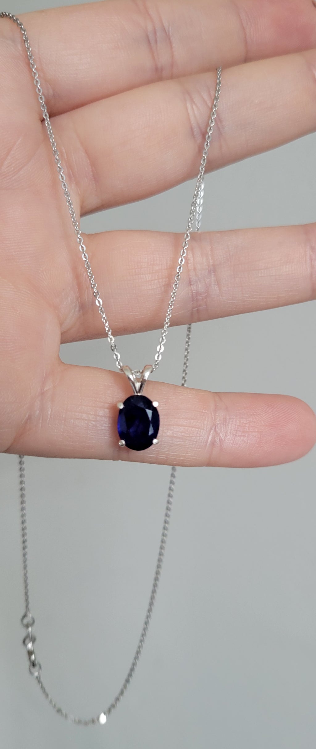 New 2ct Natural Blue Sapphire Pendant with a chain