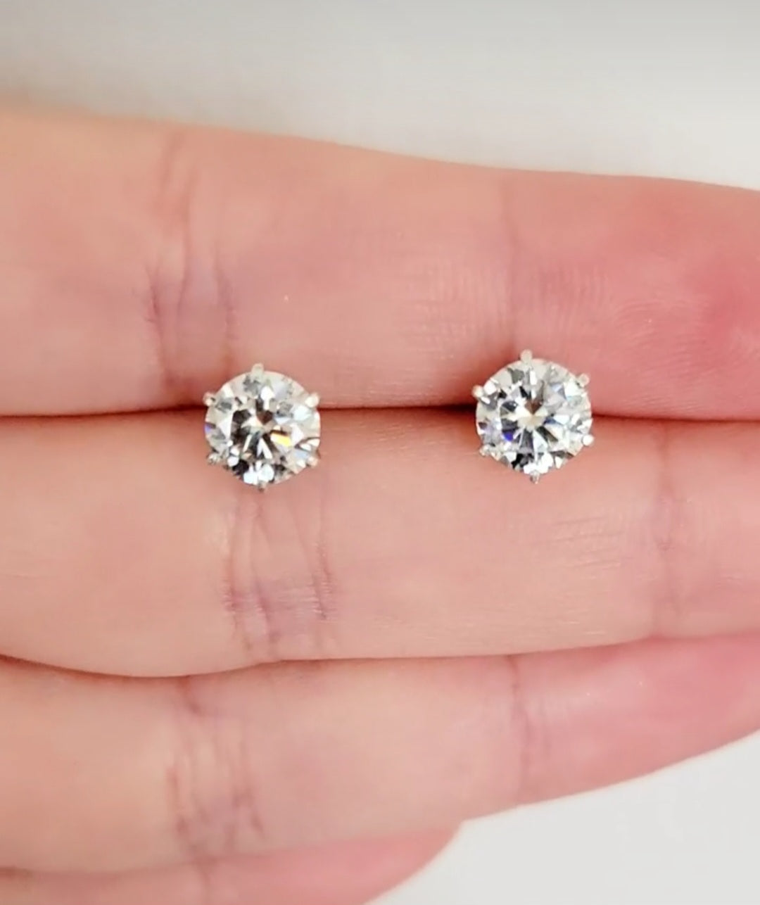 New 2ct Certified Moissanite Stud Earrings